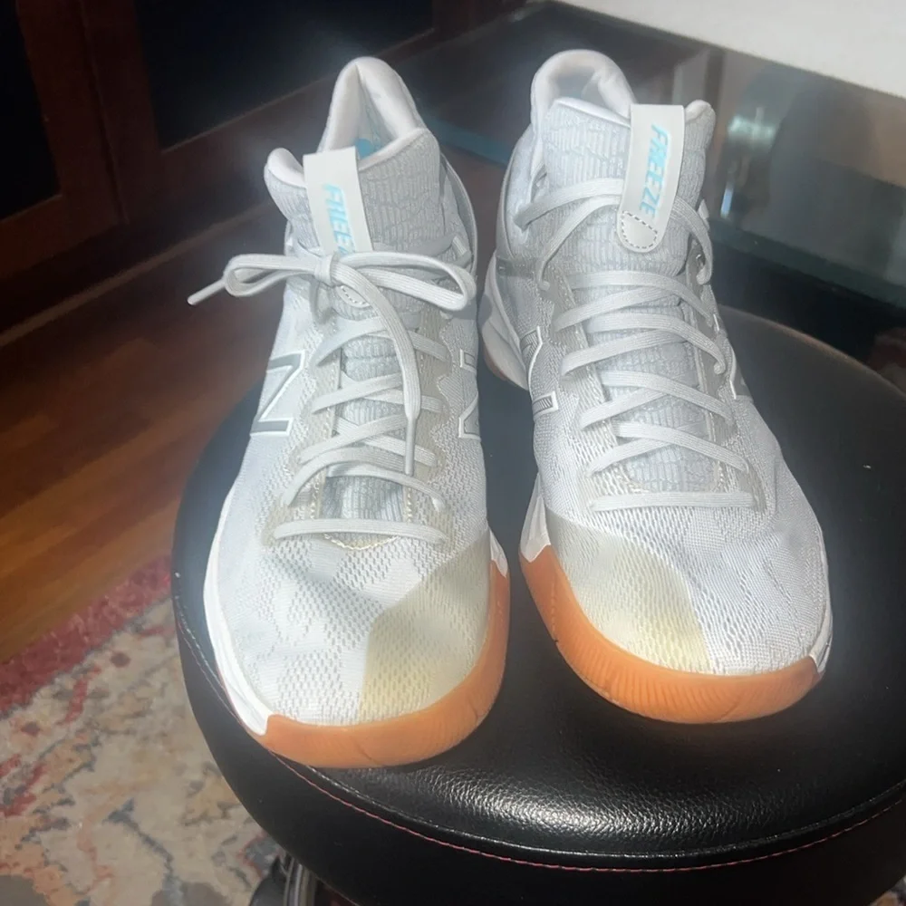 New Balance Freeze V2 Mens Size 8 Lacrosse Shoes White Gum FREEZBW2 EUC!